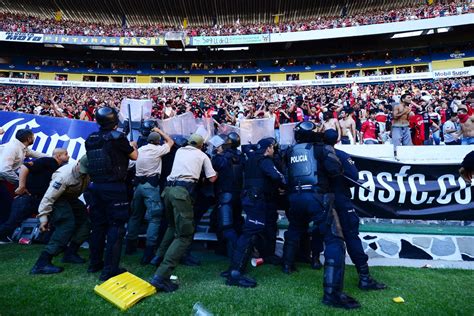 Excélsior On Twitter Violencia En El Estadio Jalisco