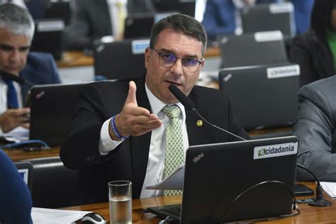 Flávio Bolsonaro ataca ZFM em votação da Reforma Tributária