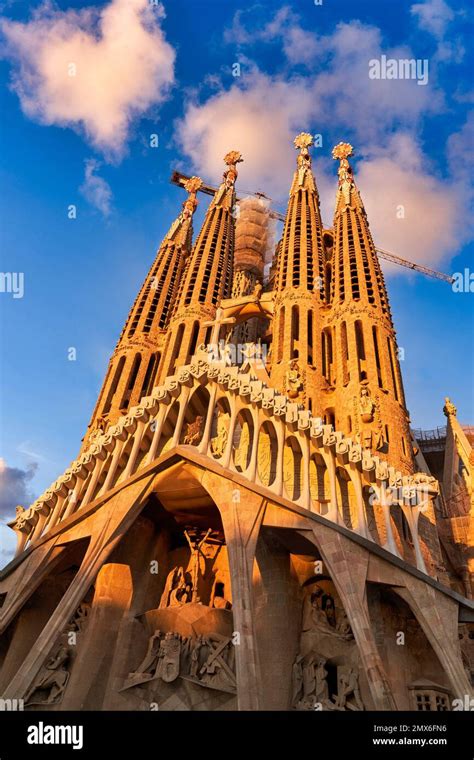 Fachada De La Pasi N Basilika La Sagrada Familia Barcelona Spanien