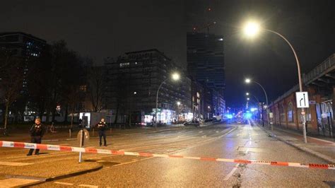 Berliner Morgenpost On Twitter Berlin Wirbel Am Amazon Tower