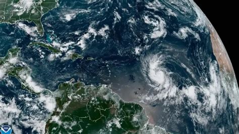 Tormenta tropical Lee se fortalece y meteorólogos pronostican que puede