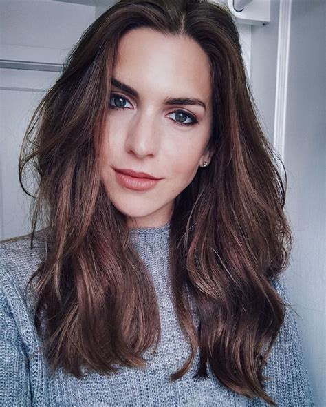 Smoking Hot Brunette Medium Hairstyles Hairdo Hairstyle