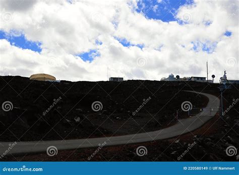 Observatory on Mauna Loa, Volcano on Big Island, Hawaii Stock Image - Image of united, tree ...