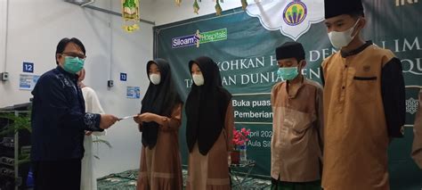 Siloam Hospitals Purwakarta Santuni Anak Yatim