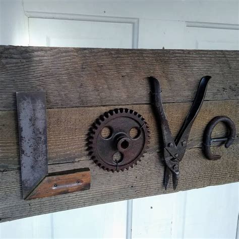 Pin By Liane Majdan On Wandschmuck In 2024 Barn Wood Crafts Metal