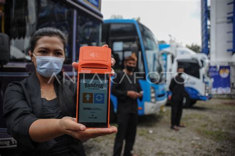 PELUNCURAN SISTEM PEMBAYARAN NON TUNAI PAJAK KENDARAAN ANTARA Foto