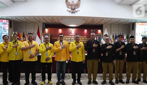 Diwakili Sekjen Partai Golkar Serahkan Nama Bacaleg Ke Kpu Foto