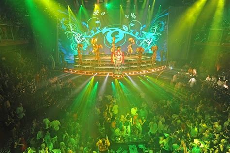 Fiesta En La Discoteca Coco Bongo De Playa Del Carmen