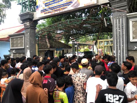 Smansar Tebar Keberkahan Dengan Berbagi Takjil Di Bulan Ramadan Sman