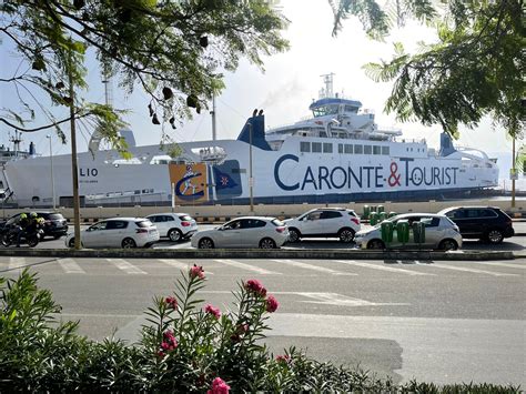 La Elio Di Caronte Tourist Ferma A Messina Per Un Guasto Al Suo Posto