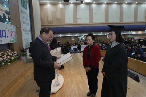 만학의 꿈 부경보건중·고 성인반 졸업식 거행