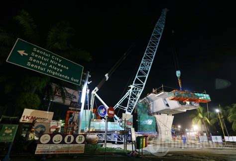 Pemasangan Box Girder Fly Over Tol Jagorawi Borr Foto