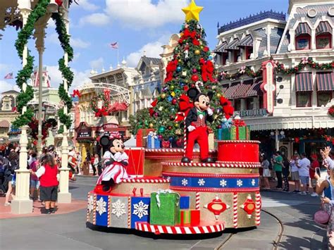 12 Best Christmas Vacation Getaways In Florida - Florida Trippers