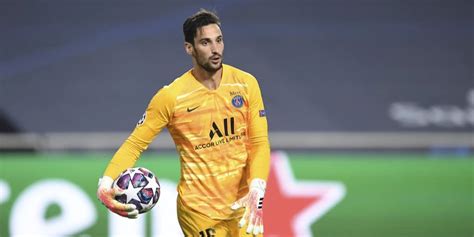 Psg Keeper Sergio Rico Aus Krankenhaus Entlassen