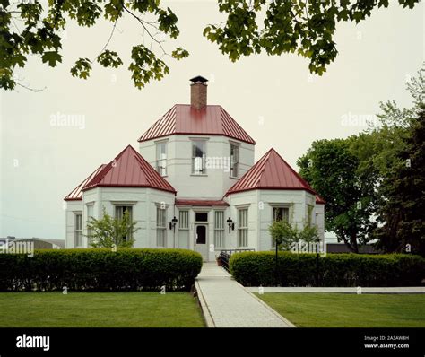 Shay Hexagon House Hi Res Stock Photography And Images Alamy