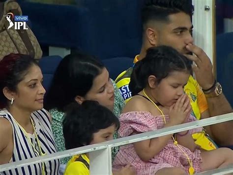 Ziva Praying For CSK Viral Pictures Of Ziva Dhoni Praying For CSK S