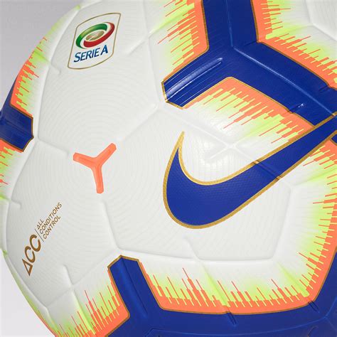 Ecco Il Pallone Ufficiale Della Serie A 2018 2019 Da 12 A 4 Pannelli