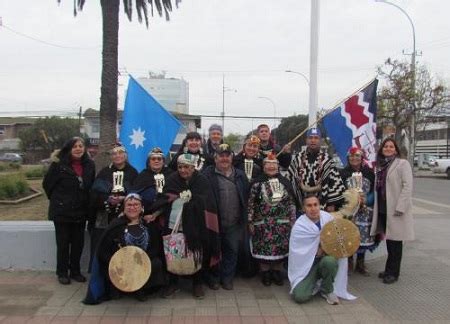 Con Izamiento De La Bandera Mapuche Se Dio Inicio Al Mes De Los Pueblos