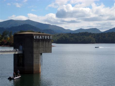 Lake Chatuge In Georgia You Absolutely Need To Visit This Summer