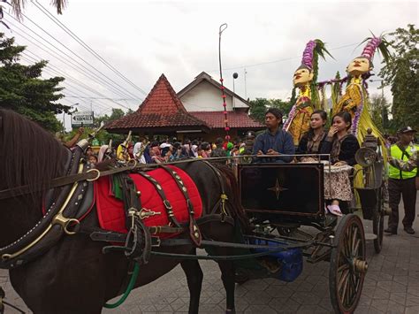 Uniknya Kirab Pengantin Tebu Di Pabrik Gula Madukismo Bantul Hariane