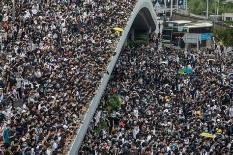 写真で見る香港抗議デモ－12日は警察が催涙ガス使用し負傷者も Bloomberg