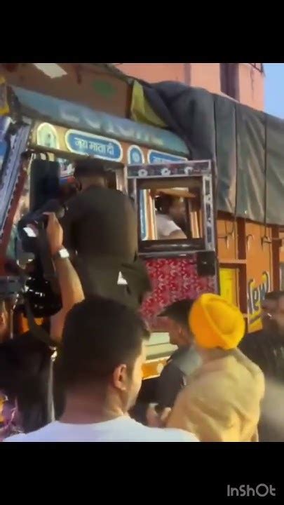 जब देर रात Truck Drivers के मन की बात सुनने के लिए ट्रक में सवार हुए