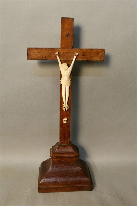 Proantic Christ En Ivoire Finement Sculpt Sur Une Croix Calvaire E