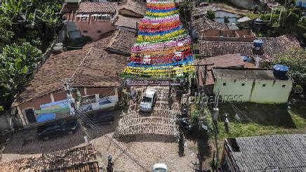 Folhapress Fotos Vista de drone do distrito de Caeté Açu no