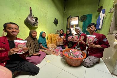 Santunan Dan Sosialisasi UMKM KKM Kelompok 75 Uniba Kelurahan Bulakan