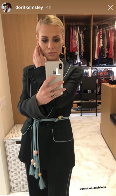 Dorit Kemsley S Contrast Trim Blazer Big Blonde Hair