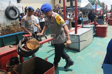 Penangkapan Kapal Pengangkut Bbm Ilegal Antara Foto