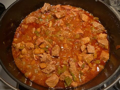 W Rziges Gulasch Aus Dem Dutch Oven Big J S Bbq