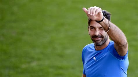 L Addio Al Calcio Di Gigi Buffon Mi Hai Dato Tutto Ti Ho Dato Tutto