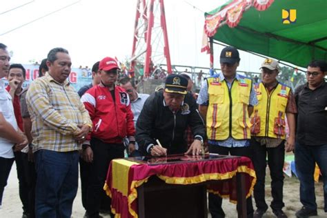 Permudah Konektivitas Antar Desa Pupr Resmikan Jembatan Gantung