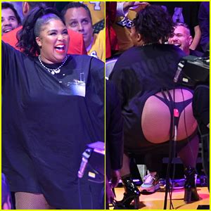 Lizzo Bares Her Thong While Twerking At The Lakers Game Lizzo Just