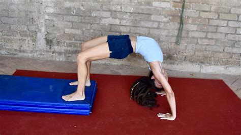 5 Easy Warm-Up Exercises For Gymnastics Training - Innate Moves