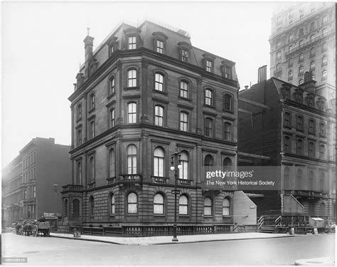 Southeast corner of Fifth Avenue and E 56th Street, New York, New... News Photo - Getty Images