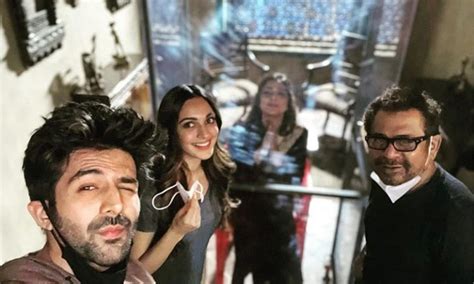 Kartik Aaryan Gives Tabu A Unique Welcome As They Shoot For Bhool