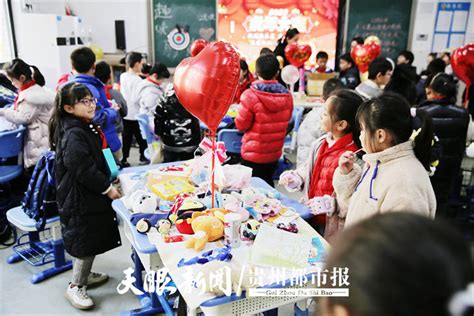 杭州临平区实验小学开展爱心义卖 8万元善款全部捐给台江县城关第一小学商品活动义卖