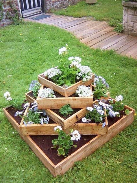 15 Diy Uniquely Shaped Raised Bed Gardens