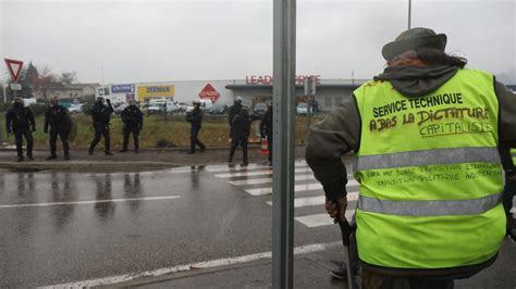 Gilets Jaunes Nous Continuerons Nos Actions Et Nos Mobilisations