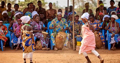 Musique danse et sacrifices au Bénin la fête du vodoun devient un