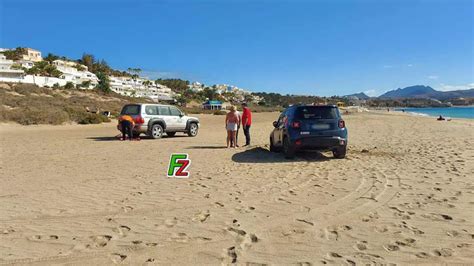 Schon Wieder Ein Auto Am Strand Auf Fuerteventura Mietwagen Steckt In