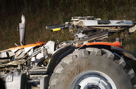 Traktorfahrer Stirbt Bei Unfall