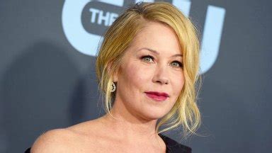 Christina Applegate Reveals She’s Gained 40 Lbs. Since MS Diagnosis – Hollywood Life