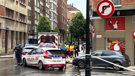 Fallece un menor de 16 años al precipitarse desde la ventana en Gijón