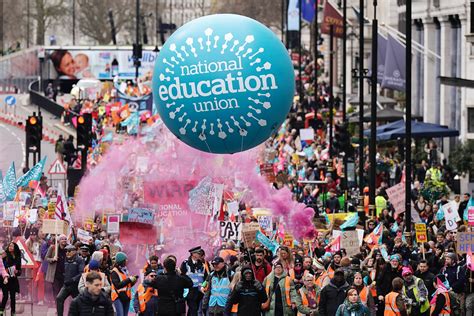 Unions and politicians clash over the national teacher wage 19