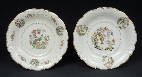 Duas peças Prato redondo de porcelana polonesa manufa