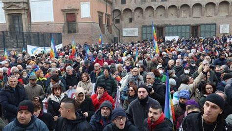 In Tremila Marciano Per La Pace A Bologna Con Zuppi E Landini No A