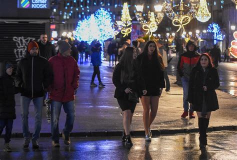 Novosa Anin Bacao Crveni Tepih Pred Noge Sugra Anima I Tako Ih